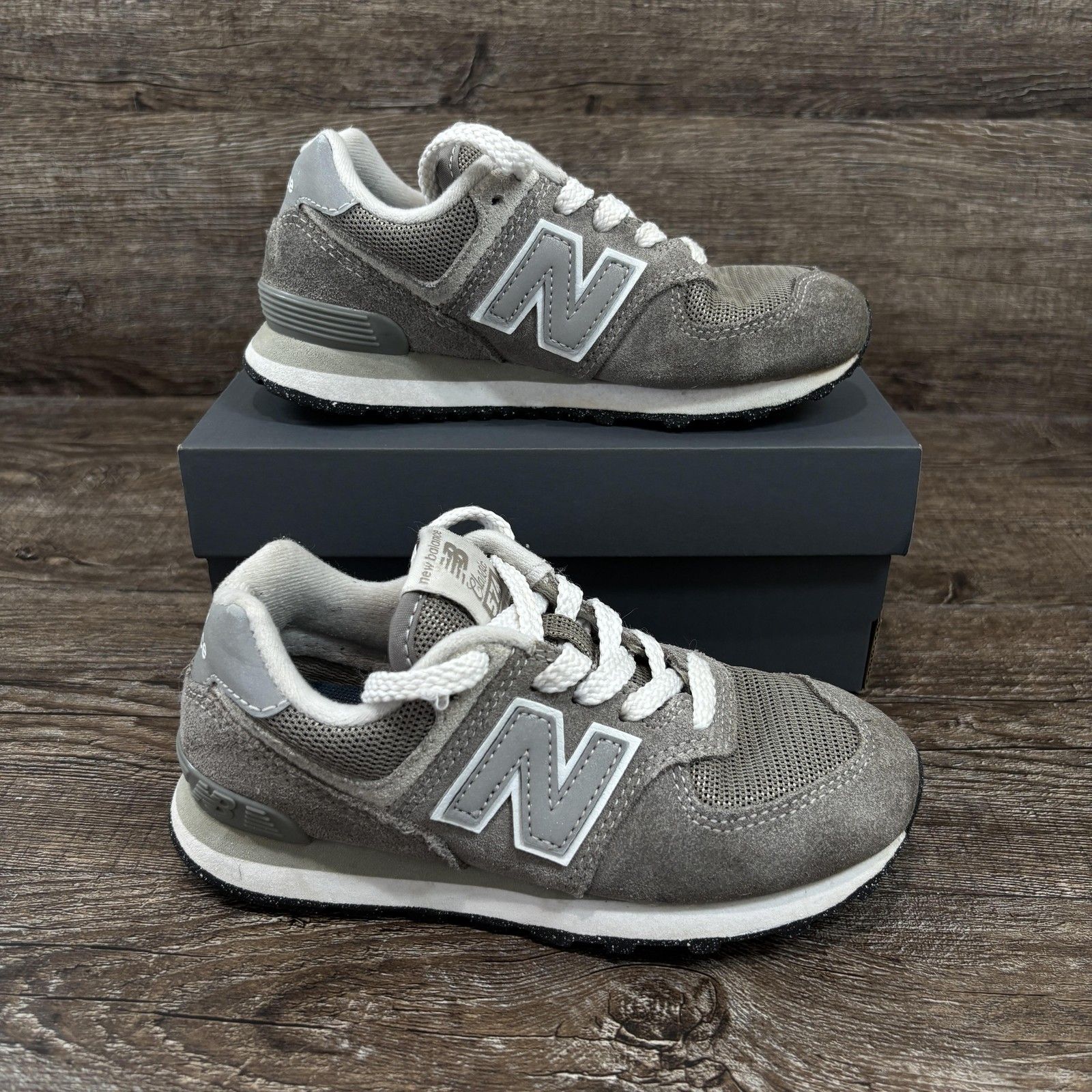 New Balance 574 Core Shoes Boys 11c Gray White Classic Sneaker Lace Up Pc574evg